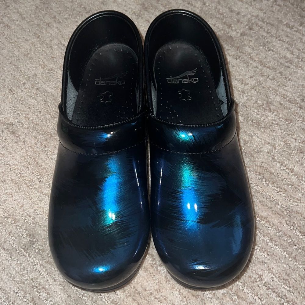 Dansko size 39 Like New Dansko Clogs